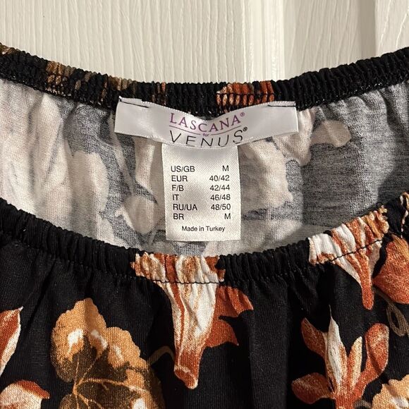 NWOT Venus top. Size M - Picture 2 of 2